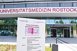 Eingang Hauptgebäude